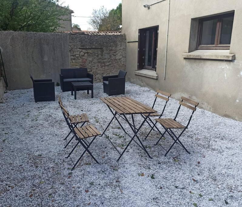 Superbe Appt Avec Cour Et Parking Gratuit A 5Min De La Cite Medievale Carcassone Exterior photo